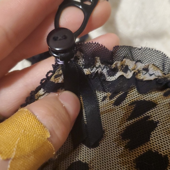 Leopard print lace trimmed bra - Picture 4 of 5